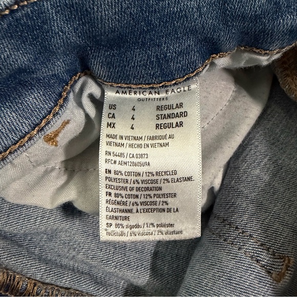 American Eagle “Next Level Stretch” Light Wash Size 4 Skinny Jeans - Picture 3 of 4